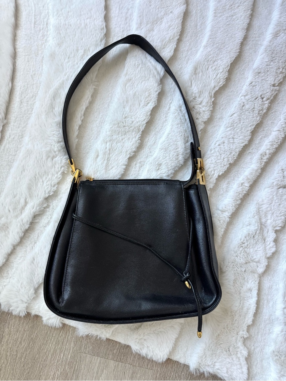 Vintage Tiras Black Pebbled Leather Shoulder Bag